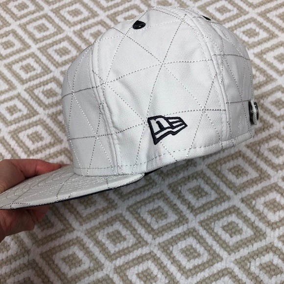 Helly Hansen x New Era Rare Love Campaign New NWT 7 - Picture 3 of 8